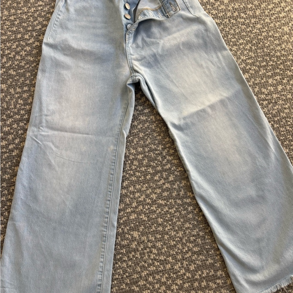 Veronica Beard Grant Wide Leg Jeans in Light Wash size 29. Cropped with raw edge